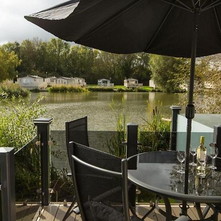 Mallard Lake South Cerney Extérieur photo